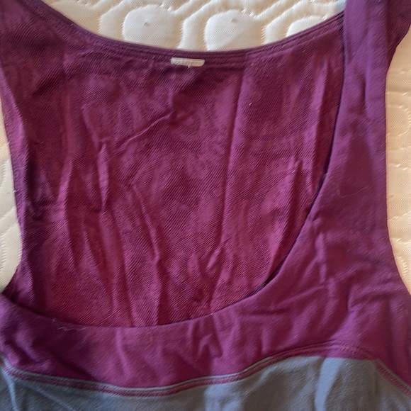 Lululemon size 6 tank - Picture 3 of 3